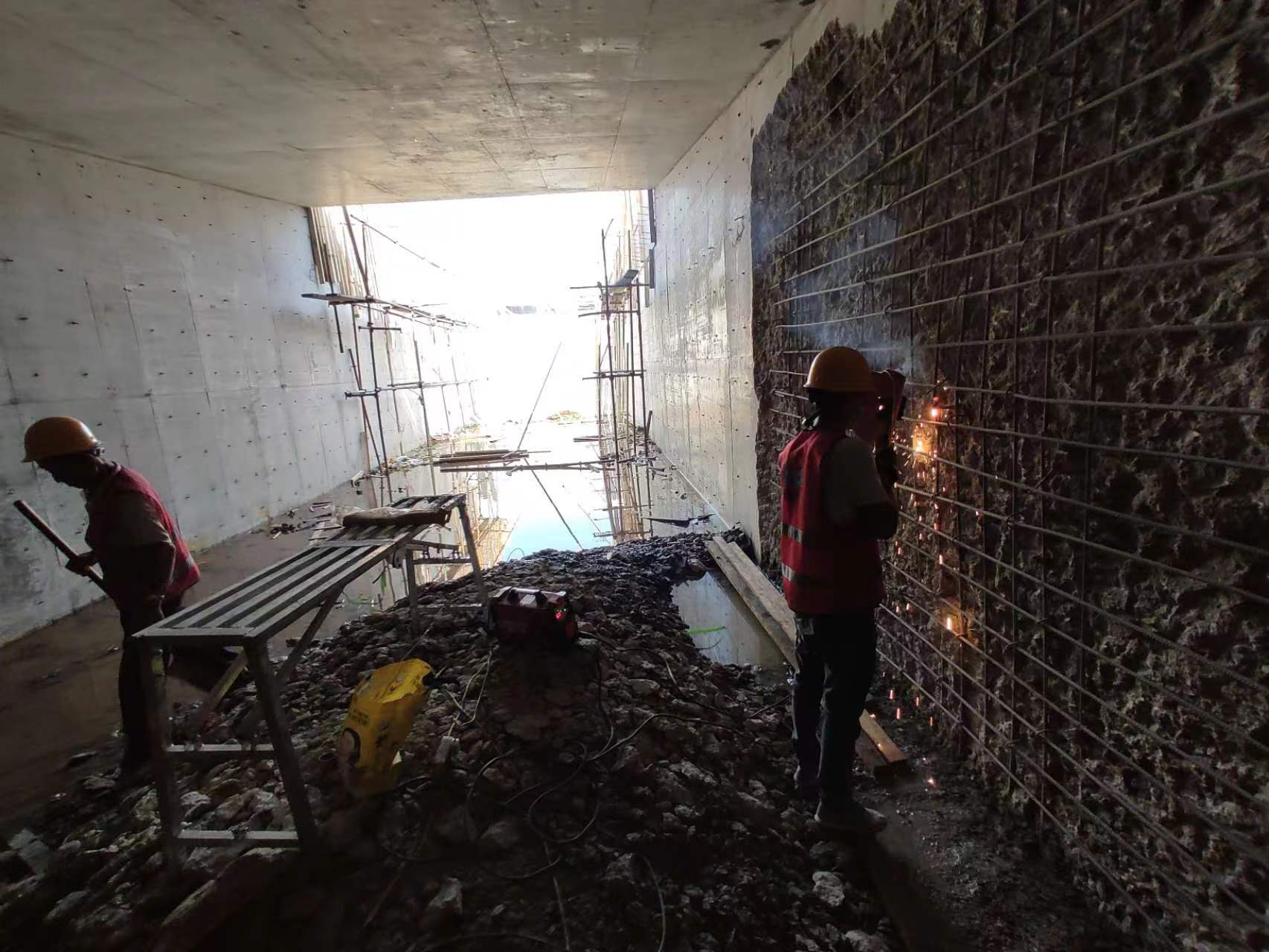 德州挖断承重墙导致楼体开裂，加固施工方案出炉